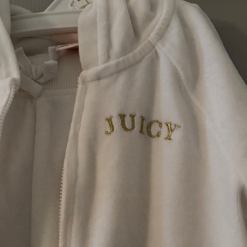 Juicy Couture Off-White Hoodie Set - Picture 2 of 6